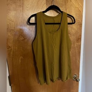 Lululemon - Essential Tank Top Train - Size 14 - Gold Spice